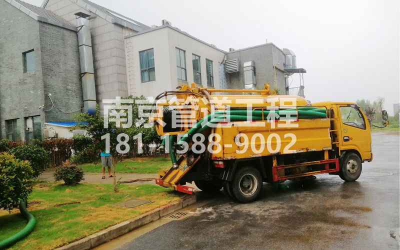 246迈皋桥村小区化粪池清理
