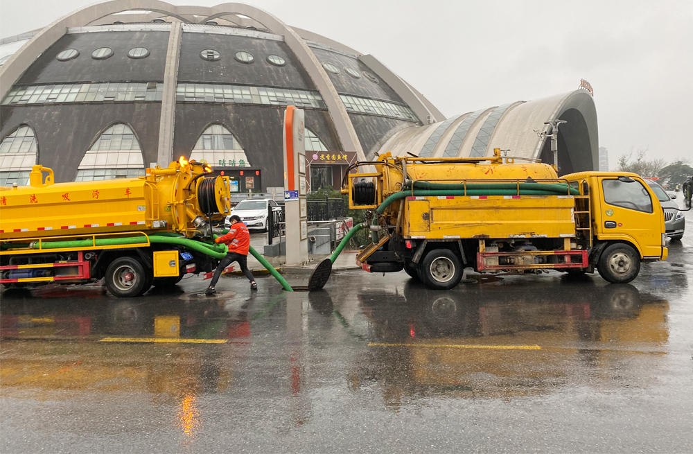 271迈皋桥村商场管道清淤