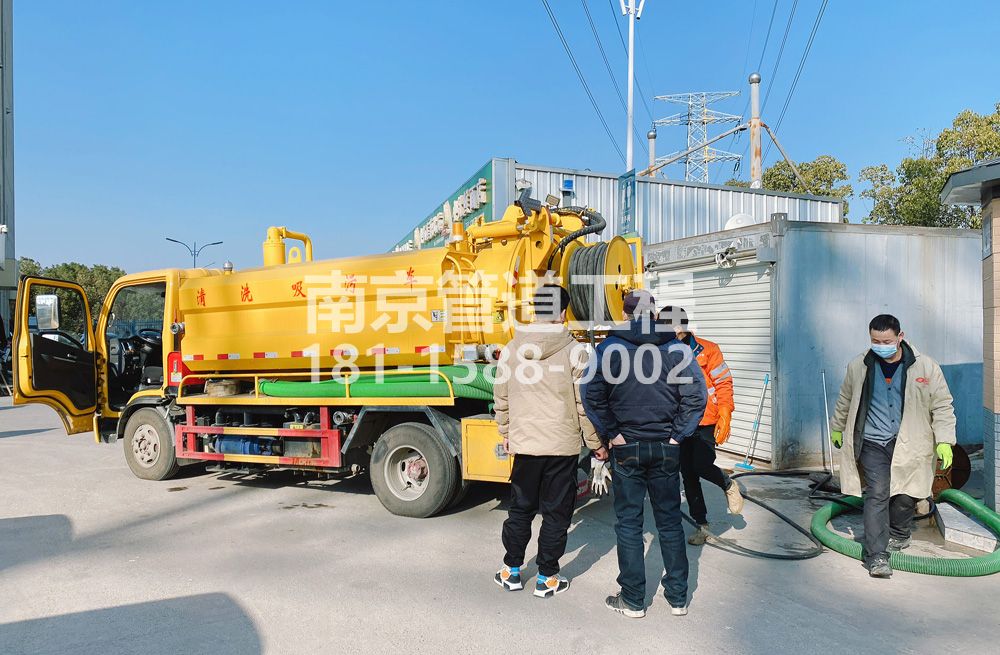 311迈皋桥村粮油市场化粪池清理