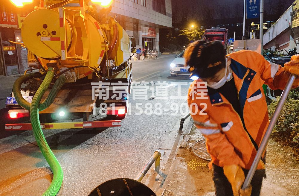 312迈皋桥村夜间化粪池清理